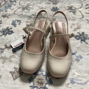 NWT Gogo Mary Jane Dress Shoe Tahari